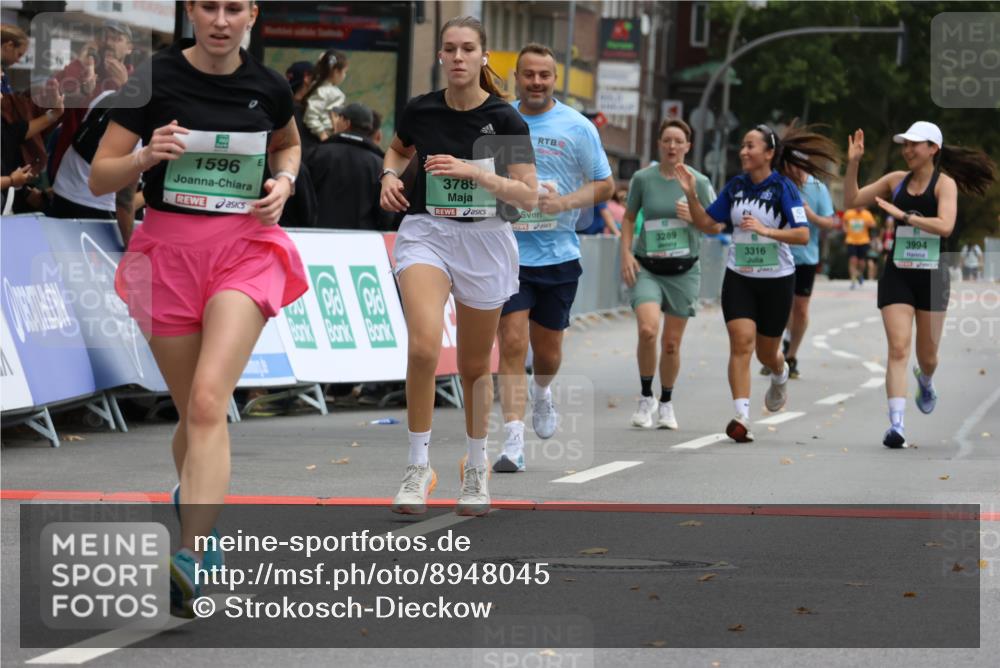 21.09.2025 - PSD Bank Halbmarathon Strokosch-Dieckow http://msf.ph/oto/8948045 21.09.2025 12:32:02 Ziel 1595, 1596, 2679, 3289, 3316, 3789, 3994 meine-sportfotos.de