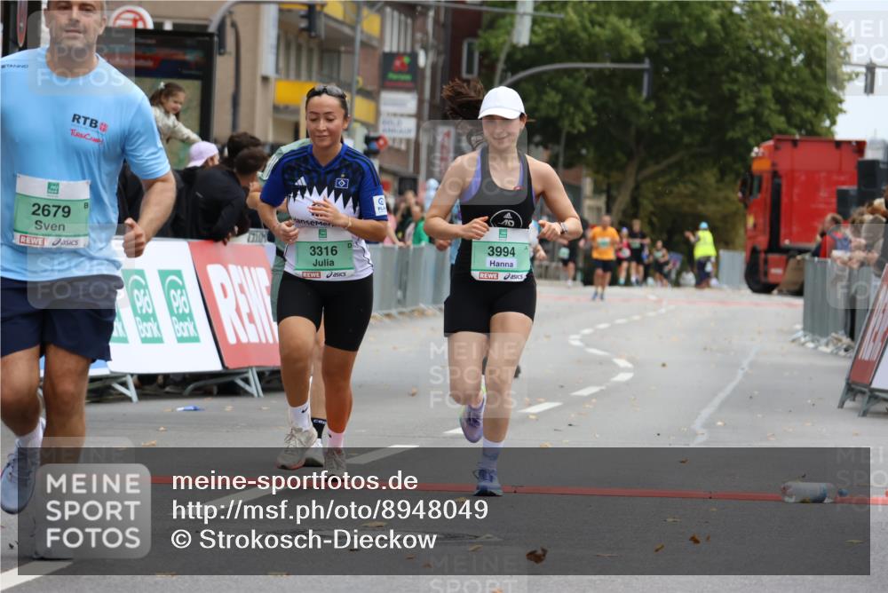 21.09.2025 - PSD Bank Halbmarathon Strokosch-Dieckow http://msf.ph/oto/8948049 21.09.2025 12:32:06 Ziel 1595, 1596, 2679, 3289, 3316, 3789, 3994 meine-sportfotos.de