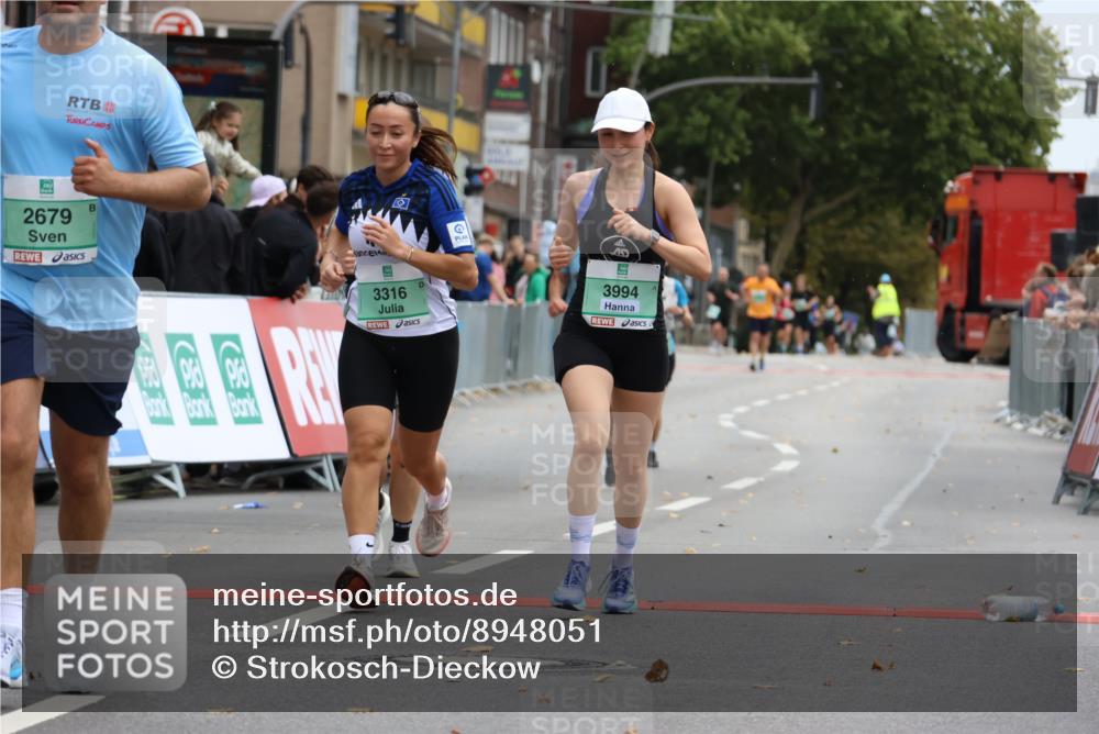 21.09.2025 - PSD Bank Halbmarathon Strokosch-Dieckow http://msf.ph/oto/8948051 21.09.2025 12:32:06 Ziel 1595, 1596, 2679, 3289, 3316, 3789, 3994 meine-sportfotos.de