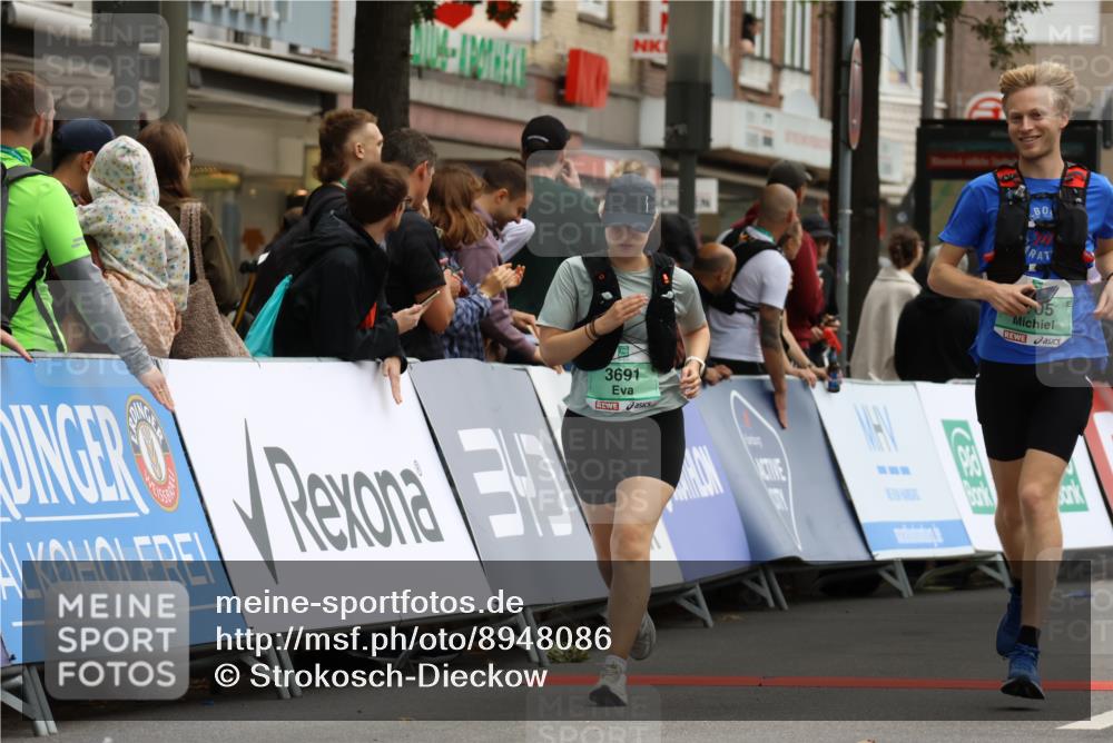 21.09.2025 - PSD Bank Halbmarathon Strokosch-Dieckow http://msf.ph/oto/8948086 21.09.2025 12:33:03 Ziel 3522, 3691, 3705 meine-sportfotos.de