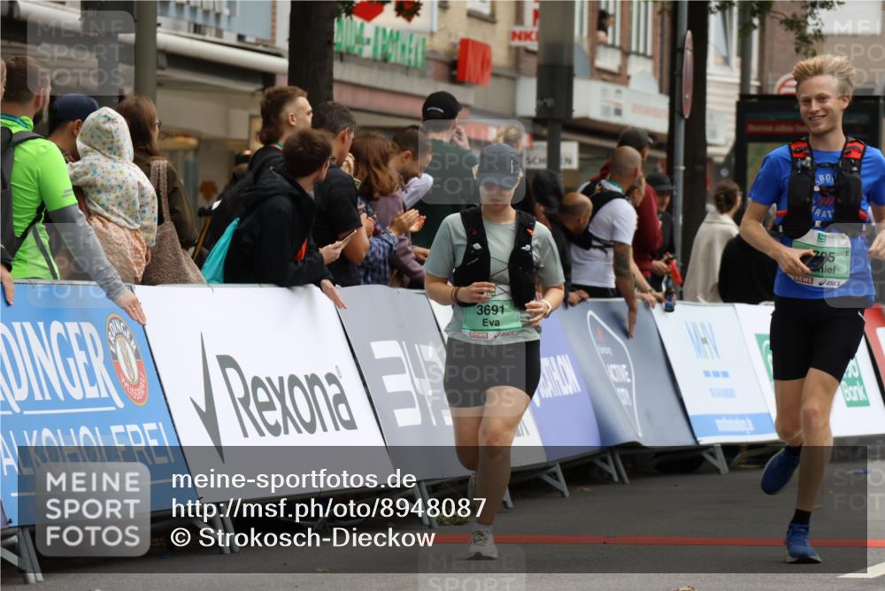 21.09.2025 - PSD Bank Halbmarathon Strokosch-Dieckow http://msf.ph/oto/8948087 21.09.2025 12:33:03 Ziel 3522, 3691, 3705 meine-sportfotos.de