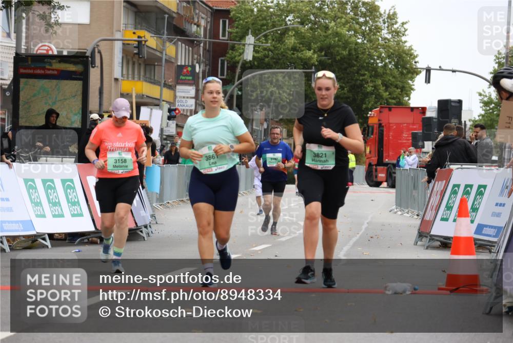 21.09.2025 - PSD Bank Halbmarathon Strokosch-Dieckow http://msf.ph/oto/8948334 21.09.2025 12:38:42 Ziel 3158, 3821, 3861 meine-sportfotos.de