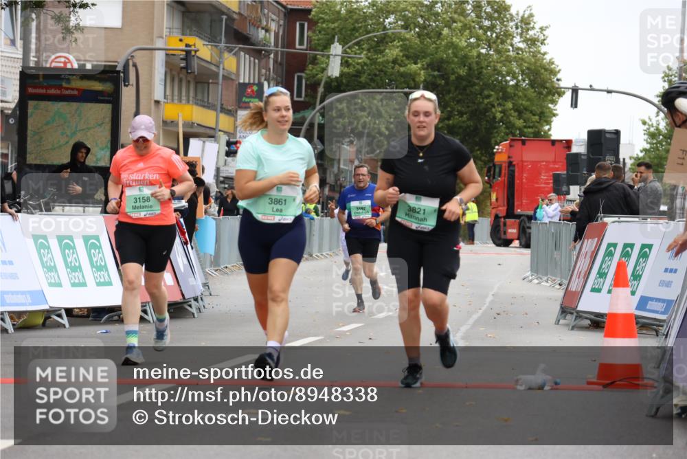 21.09.2025 - PSD Bank Halbmarathon Strokosch-Dieckow http://msf.ph/oto/8948338 21.09.2025 12:38:42 Ziel 3158, 3821, 3861 meine-sportfotos.de