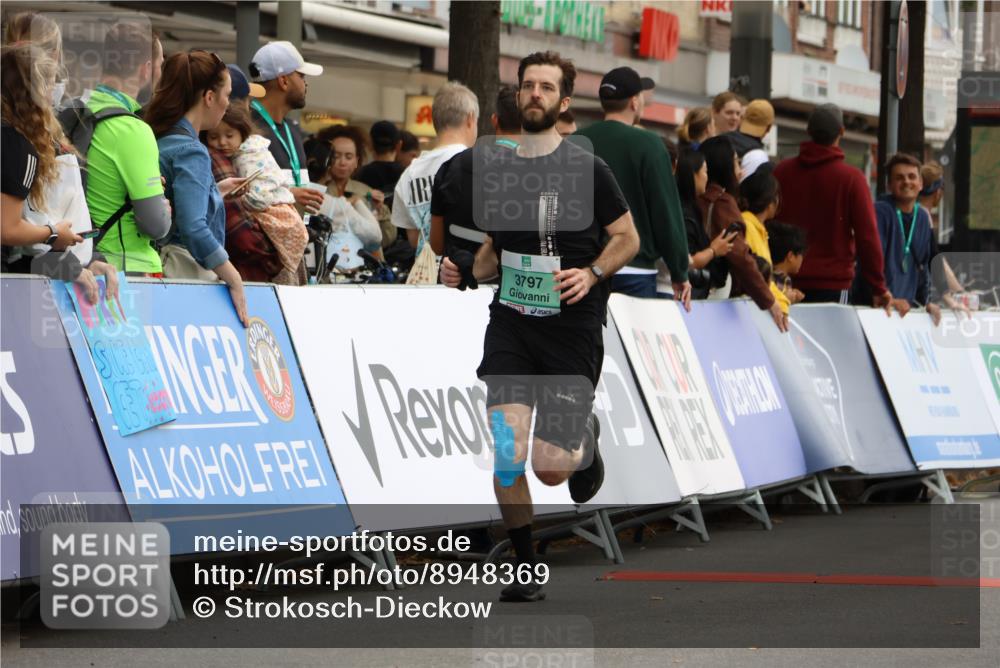 21.09.2025 - PSD Bank Halbmarathon Strokosch-Dieckow http://msf.ph/oto/8948369 21.09.2025 12:39:17 Ziel 2765, 3566, 3797 meine-sportfotos.de