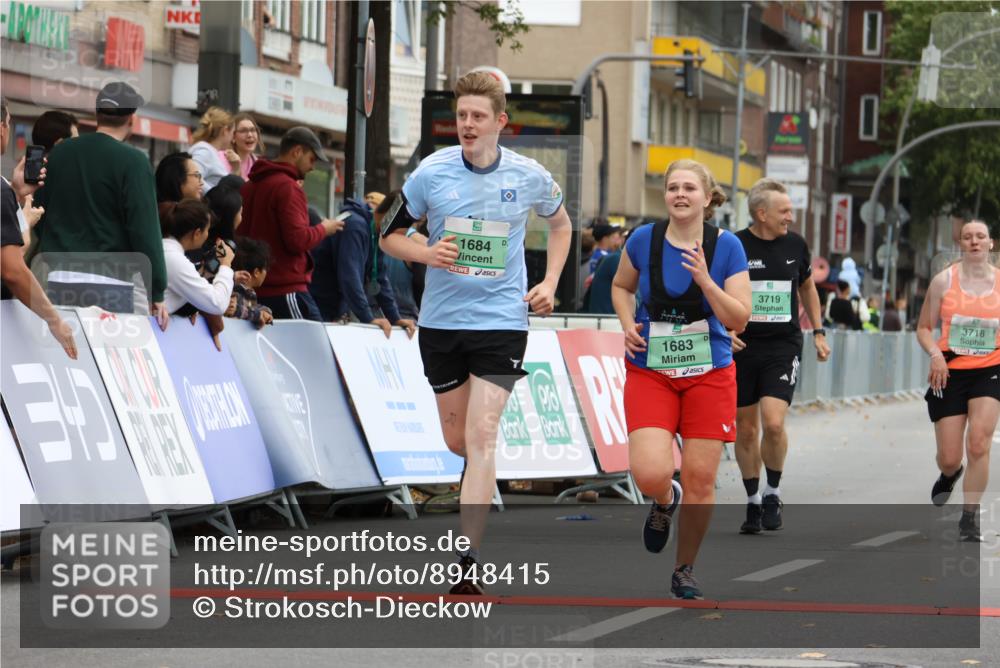 21.09.2025 - PSD Bank Halbmarathon Strokosch-Dieckow http://msf.ph/oto/8948415 21.09.2025 12:40:37 Ziel 1683, 1684, 3718, 3719 meine-sportfotos.de