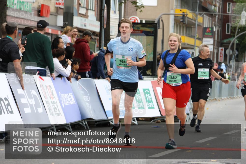 21.09.2025 - PSD Bank Halbmarathon Strokosch-Dieckow http://msf.ph/oto/8948418 21.09.2025 12:40:37 Ziel 1683, 1684, 3718, 3719 meine-sportfotos.de
