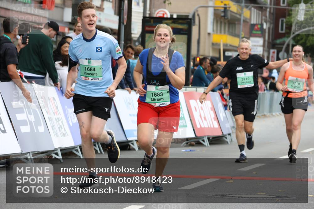 21.09.2025 - PSD Bank Halbmarathon Strokosch-Dieckow http://msf.ph/oto/8948423 21.09.2025 12:40:39 Ziel 1683, 1684, 3718, 3719 meine-sportfotos.de