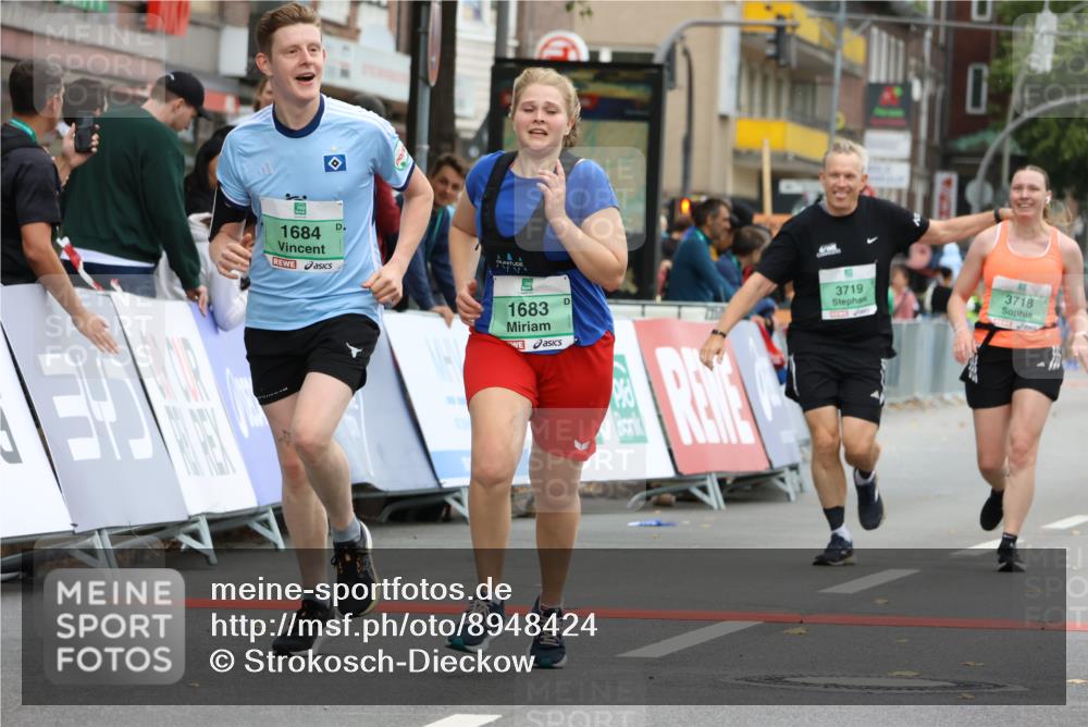 21.09.2025 - PSD Bank Halbmarathon Strokosch-Dieckow http://msf.ph/oto/8948424 21.09.2025 12:40:39 Ziel 1683, 1684, 3718, 3719 meine-sportfotos.de