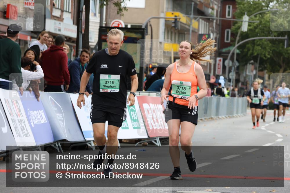 21.09.2025 - PSD Bank Halbmarathon Strokosch-Dieckow http://msf.ph/oto/8948426 21.09.2025 12:40:41 Ziel 1683, 1684, 3718, 3719 meine-sportfotos.de