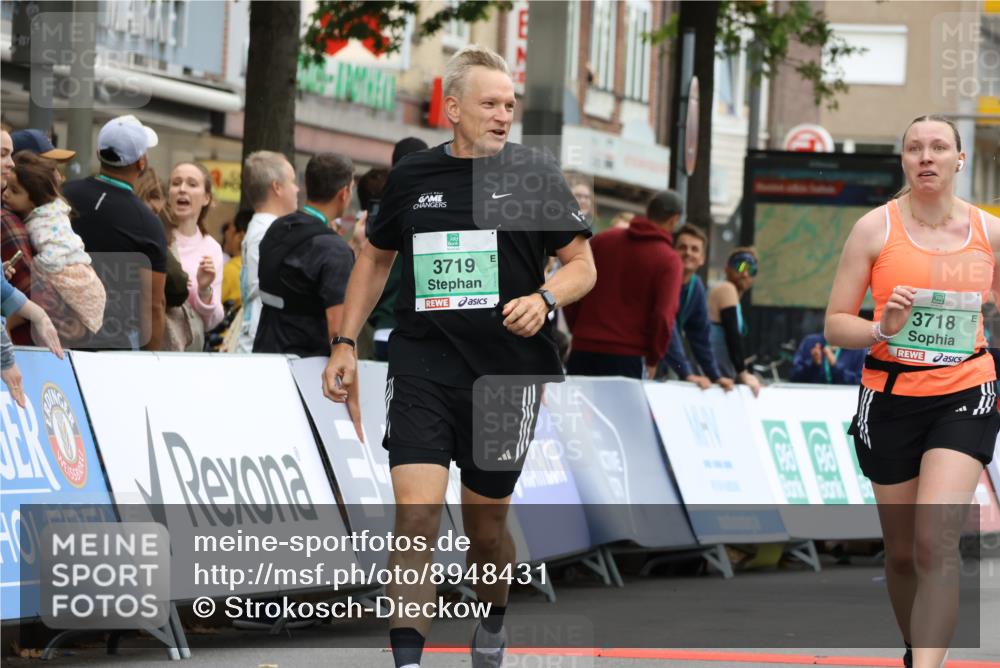 21.09.2025 - PSD Bank Halbmarathon Strokosch-Dieckow http://msf.ph/oto/8948431 21.09.2025 12:40:43 Ziel 1683, 1684, 3718, 3719 meine-sportfotos.de