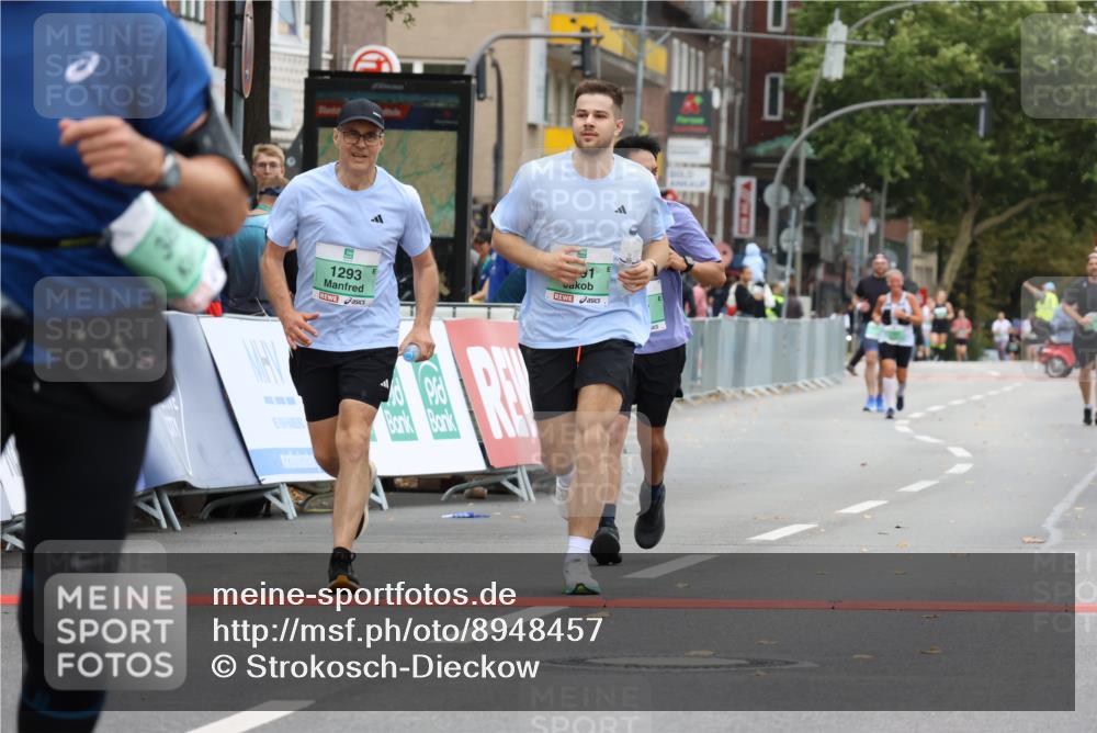 21.09.2025 - PSD Bank Halbmarathon Strokosch-Dieckow http://msf.ph/oto/8948457 21.09.2025 12:41:04 Ziel 1291, 1293, 1540, 3459, 3676 meine-sportfotos.de