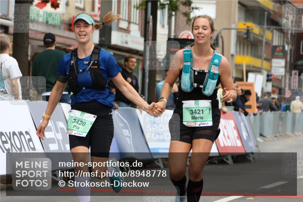 21.09.2025 - PSD Bank Halbmarathon Strokosch-Dieckow http://msf.ph/oto/8948778 21.09.2025 12:47:09 Ziel 3420, 3421 meine-sportfotos.de