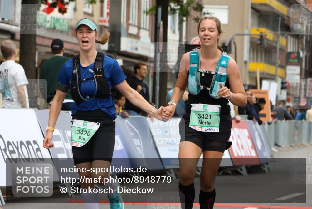 21.09.2025 - PSD Bank Halbmarathon Strokosch-Dieckow http://msf.ph/oto/8948779 21.09.2025 12:47:09 Ziel 3420, 3421 meine-sportfotos.de