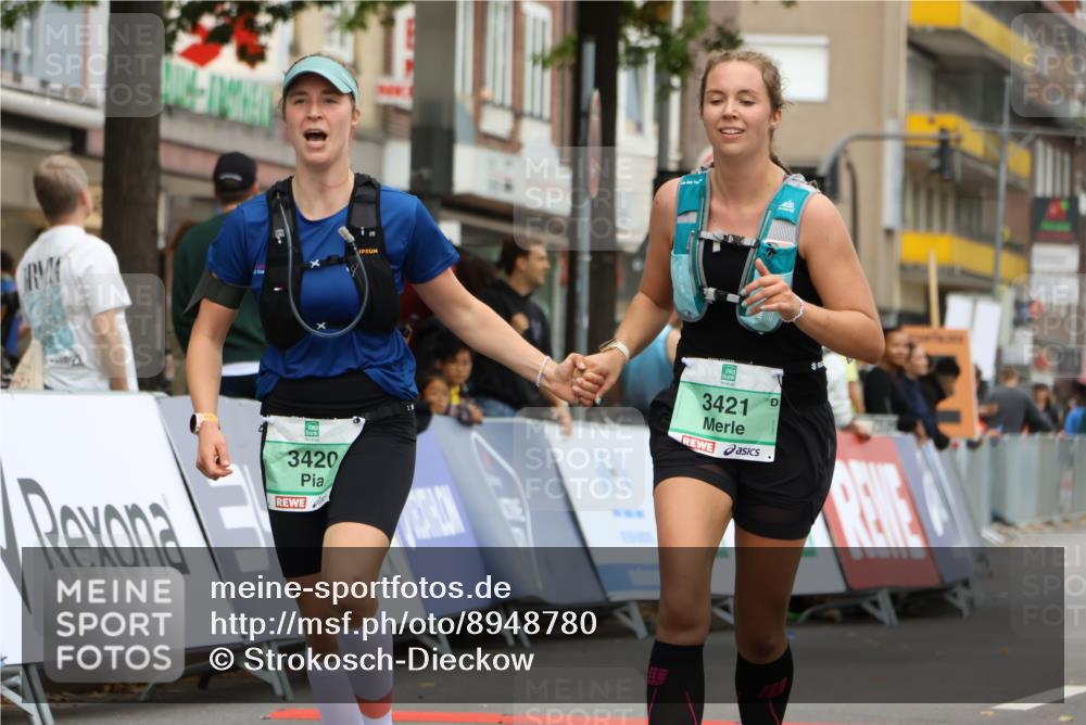 21.09.2025 - PSD Bank Halbmarathon Strokosch-Dieckow http://msf.ph/oto/8948780 21.09.2025 12:47:09 Ziel 3420, 3421 meine-sportfotos.de