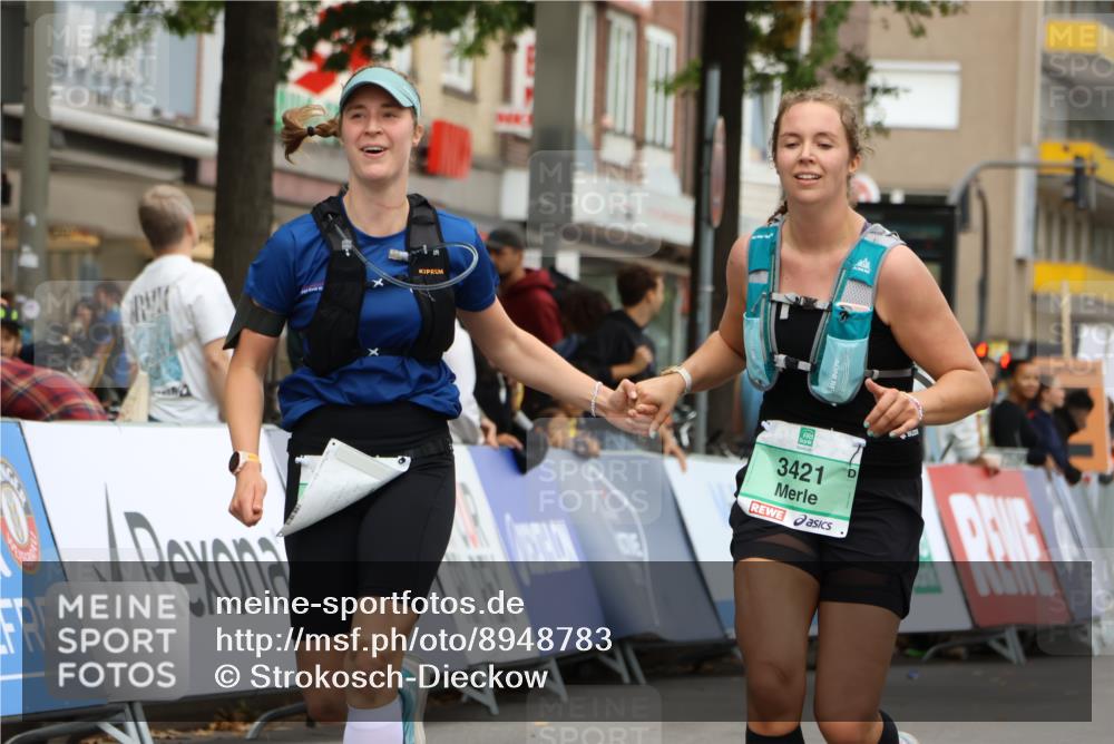 21.09.2025 - PSD Bank Halbmarathon Strokosch-Dieckow http://msf.ph/oto/8948783 21.09.2025 12:47:09 Ziel 3420, 3421 meine-sportfotos.de