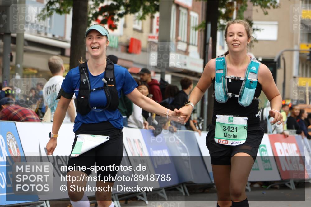 21.09.2025 - PSD Bank Halbmarathon Strokosch-Dieckow http://msf.ph/oto/8948785 21.09.2025 12:47:09 Ziel 3420, 3421 meine-sportfotos.de