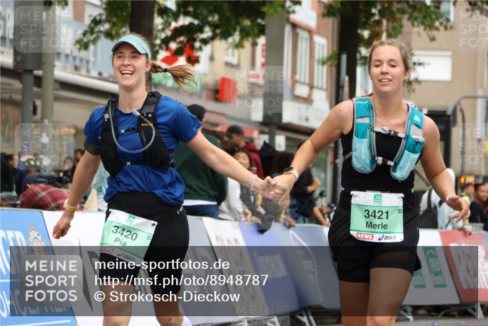 21.09.2025 - PSD Bank Halbmarathon Strokosch-Dieckow http://msf.ph/oto/8948787 21.09.2025 12:47:10 Ziel 3420, 3421 meine-sportfotos.de