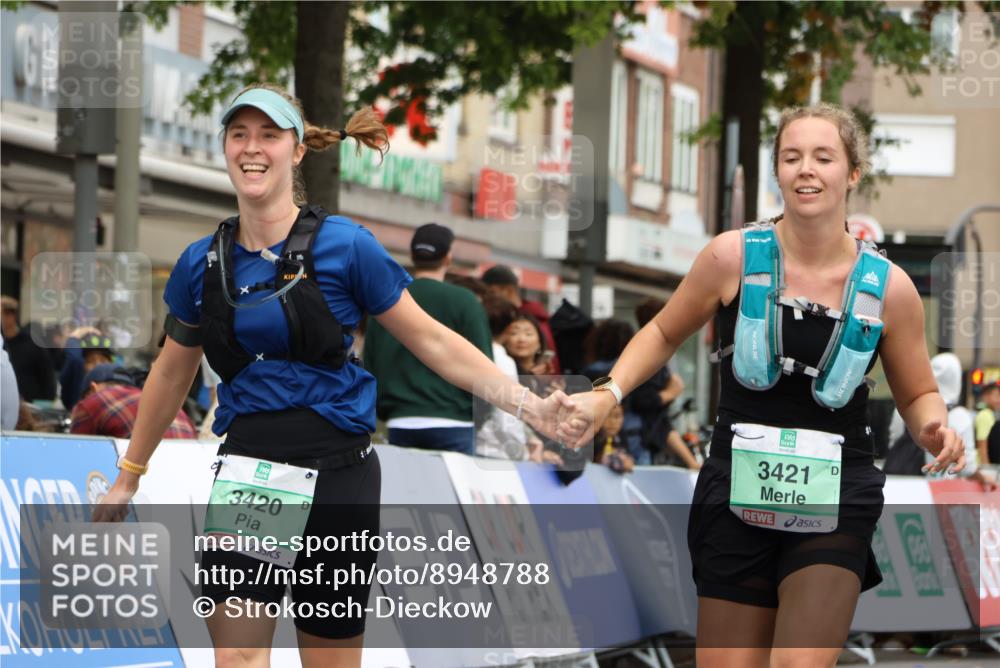 21.09.2025 - PSD Bank Halbmarathon Strokosch-Dieckow http://msf.ph/oto/8948788 21.09.2025 12:47:10 Ziel 3420, 3421 meine-sportfotos.de