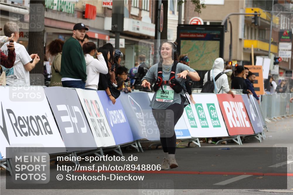 21.09.2025 - PSD Bank Halbmarathon Strokosch-Dieckow http://msf.ph/oto/8948806 21.09.2025 12:48:34 Ziel 3830, 3834 meine-sportfotos.de