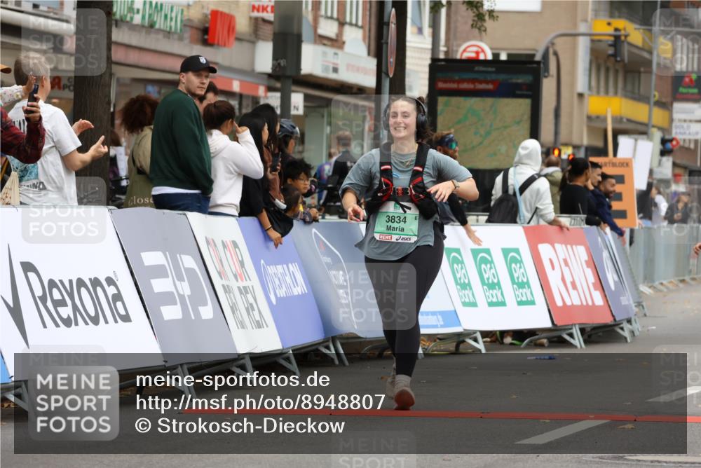 21.09.2025 - PSD Bank Halbmarathon Strokosch-Dieckow http://msf.ph/oto/8948807 21.09.2025 12:48:34 Ziel 3830, 3834 meine-sportfotos.de