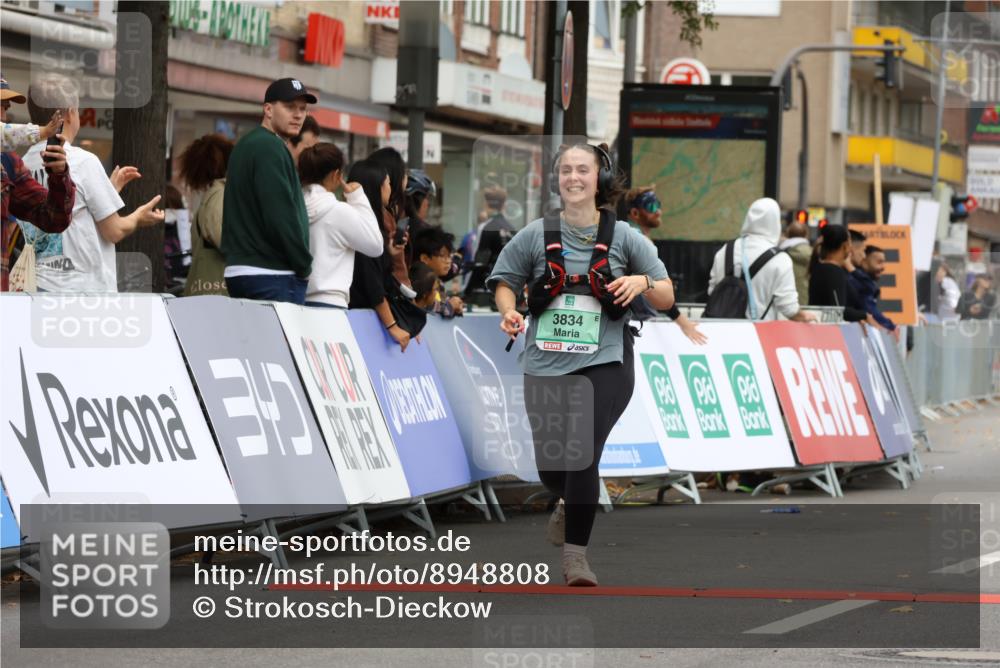 21.09.2025 - PSD Bank Halbmarathon Strokosch-Dieckow http://msf.ph/oto/8948808 21.09.2025 12:48:34 Ziel 3830, 3834 meine-sportfotos.de