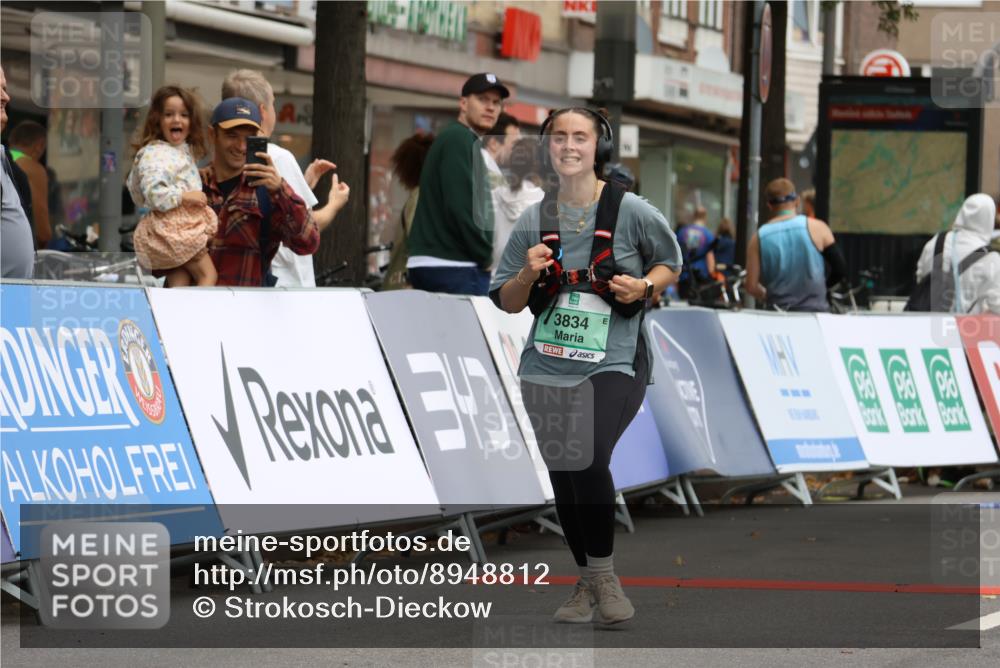 21.09.2025 - PSD Bank Halbmarathon Strokosch-Dieckow http://msf.ph/oto/8948812 21.09.2025 12:48:35 Ziel 3830, 3834 meine-sportfotos.de