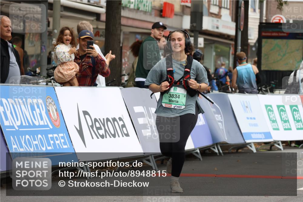 21.09.2025 - PSD Bank Halbmarathon Strokosch-Dieckow http://msf.ph/oto/8948815 21.09.2025 12:48:35 Ziel 3830, 3834 meine-sportfotos.de