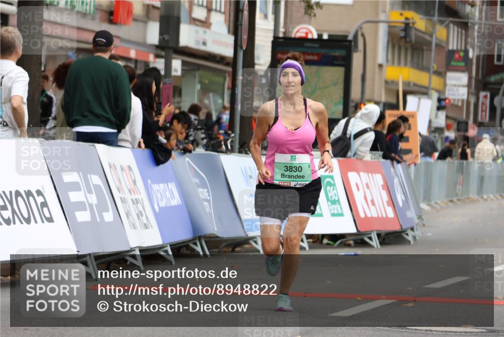 21.09.2025 - PSD Bank Halbmarathon Strokosch-Dieckow http://msf.ph/oto/8948822 21.09.2025 12:48:39 Ziel 3830, 3834 meine-sportfotos.de
