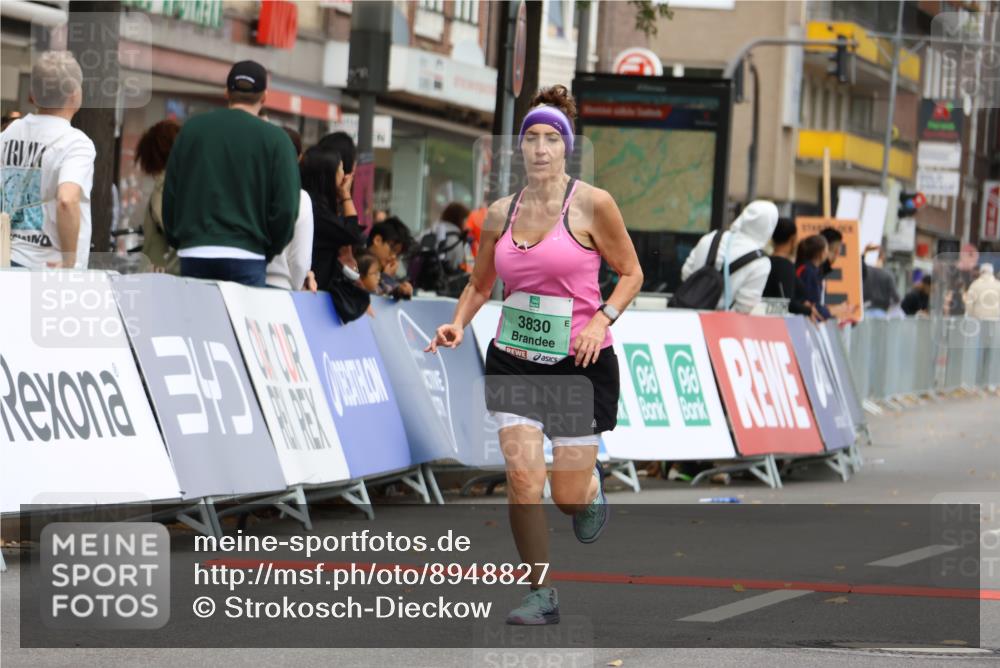 21.09.2025 - PSD Bank Halbmarathon Strokosch-Dieckow http://msf.ph/oto/8948827 21.09.2025 12:48:39 Ziel 3830, 3834 meine-sportfotos.de