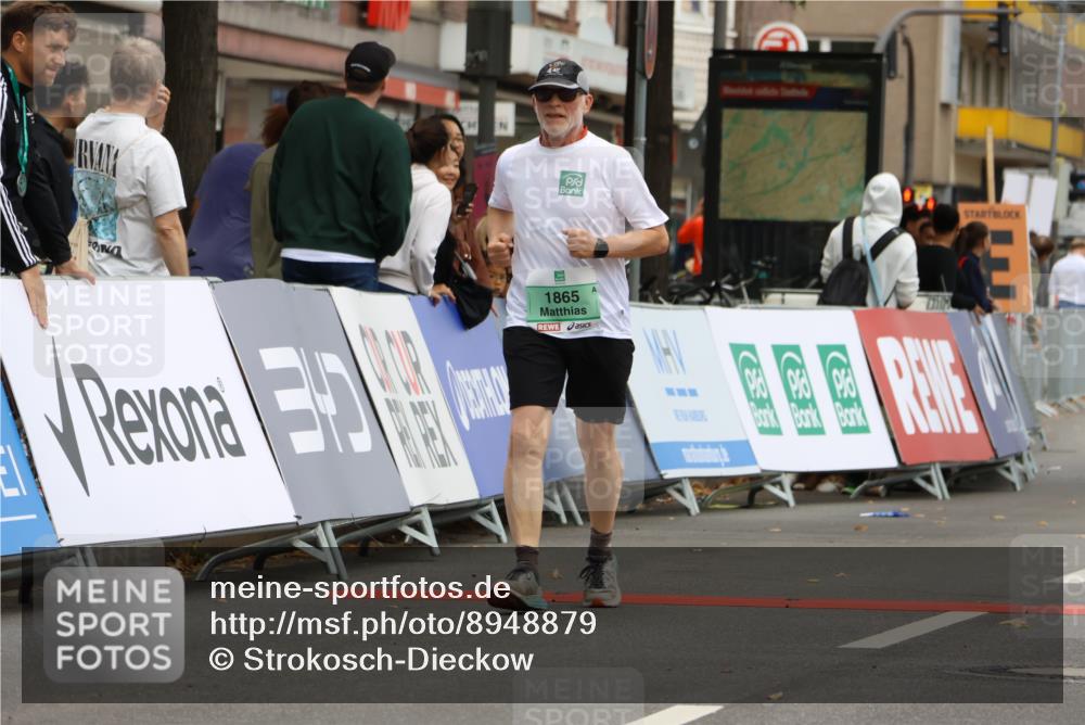 21.09.2025 - PSD Bank Halbmarathon Strokosch-Dieckow http://msf.ph/oto/8948879 21.09.2025 12:49:50 Ziel 1865, 3303, 3985, 3992 meine-sportfotos.de