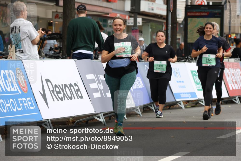 21.09.2025 - PSD Bank Halbmarathon Strokosch-Dieckow http://msf.ph/oto/8949053 21.09.2025 12:55:04 Ziel 1422, 1423, 1424, 1425 meine-sportfotos.de