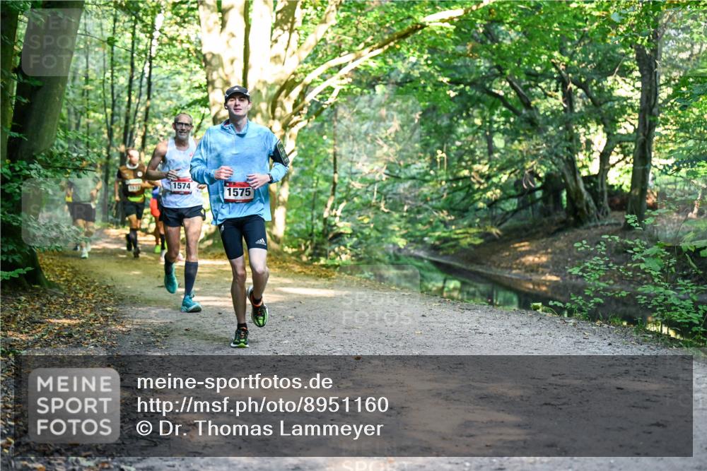28.09.2025 - 33. Volkslauf durch das schöne Alstertal Dr. Thomas Lammeyer http://msf.ph/oto/8951160 28.09.2025 10:16:56 Laufen 1573, 1574, 1575 meine-sportfotos.de