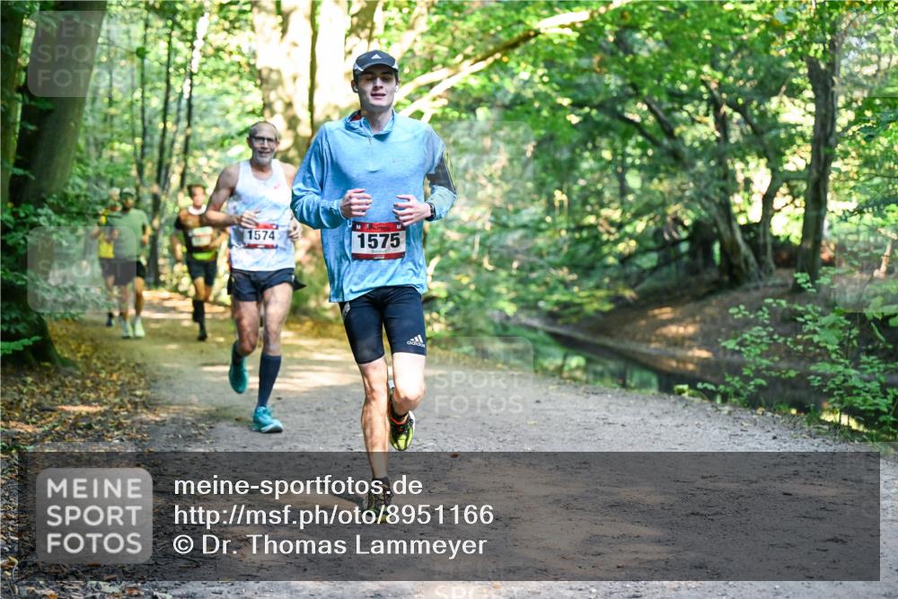 28.09.2025 - 33. Volkslauf durch das schöne Alstertal Dr. Thomas Lammeyer http://msf.ph/oto/8951166 28.09.2025 10:16:57 Laufen 1574, 1575 meine-sportfotos.de