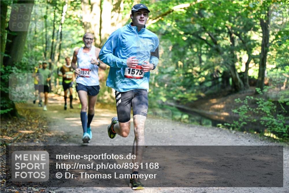 28.09.2025 - 33. Volkslauf durch das schöne Alstertal Dr. Thomas Lammeyer http://msf.ph/oto/8951168 28.09.2025 10:16:57 Laufen 1574, 1575 meine-sportfotos.de