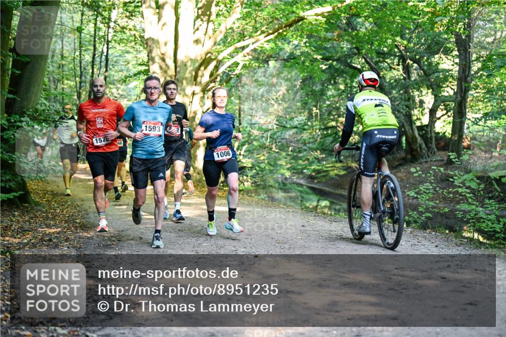 28.09.2025 - 33. Volkslauf durch das schöne Alstertal Dr. Thomas Lammeyer http://msf.ph/oto/8951235 28.09.2025 10:17:09 Laufen 1570, 48, 1593, 1006 meine-sportfotos.de