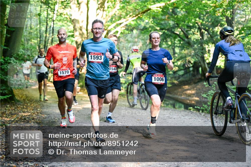 28.09.2025 - 33. Volkslauf durch das schöne Alstertal Dr. Thomas Lammeyer http://msf.ph/oto/8951242 28.09.2025 10:17:10 Laufen 1570, 1593, 1542, 1006 meine-sportfotos.de