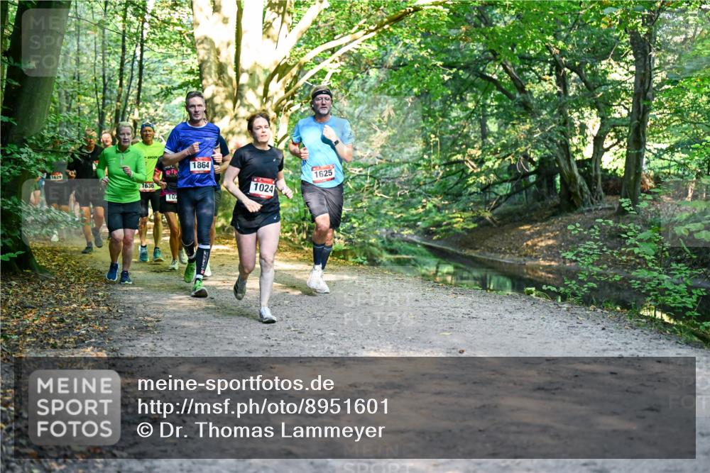 28.09.2025 - 33. Volkslauf durch das schöne Alstertal Dr. Thomas Lammeyer http://msf.ph/oto/8951601 28.09.2025 10:18:41 Laufen 1629, 1864, 1024, 1636, 102, 1625 meine-sportfotos.de
