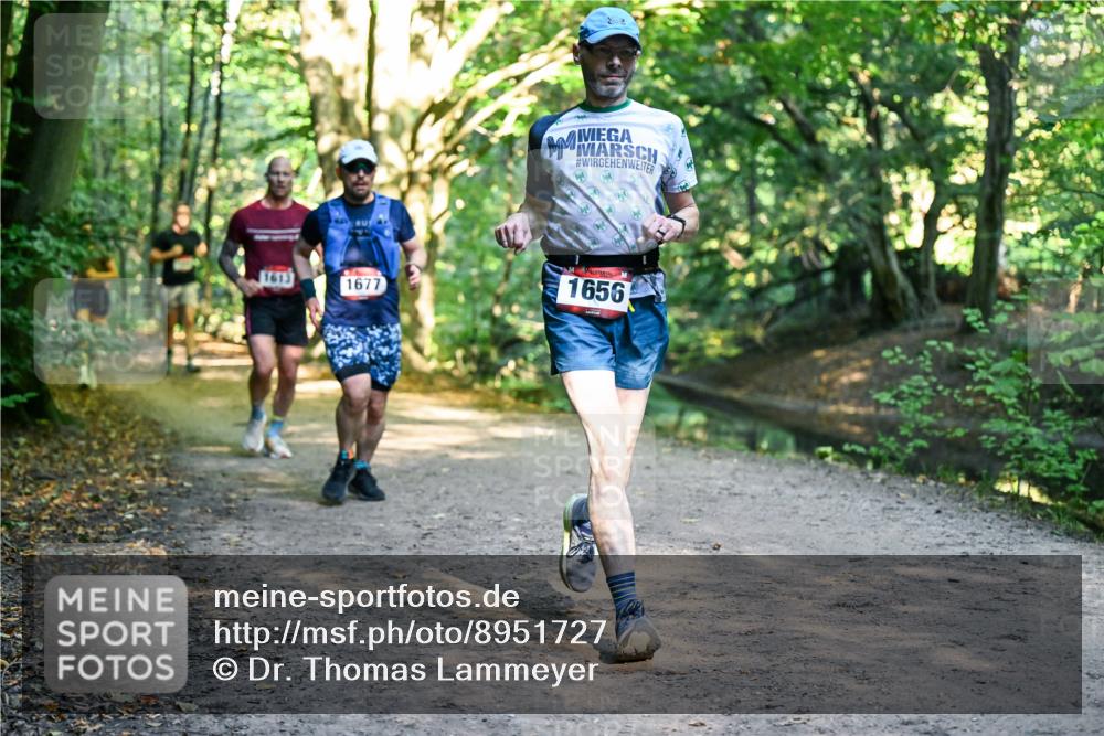 28.09.2025 - 33. Volkslauf durch das schöne Alstertal Dr. Thomas Lammeyer http://msf.ph/oto/8951727 28.09.2025 10:19:06 Laufen 1613, 1677, 1656 meine-sportfotos.de