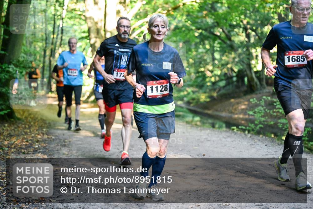 28.09.2025 - 33. Volkslauf durch das schöne Alstertal Dr. Thomas Lammeyer http://msf.ph/oto/8951815 28.09.2025 10:19:21 Laufen 1654, 172, 1128, 1685 meine-sportfotos.de