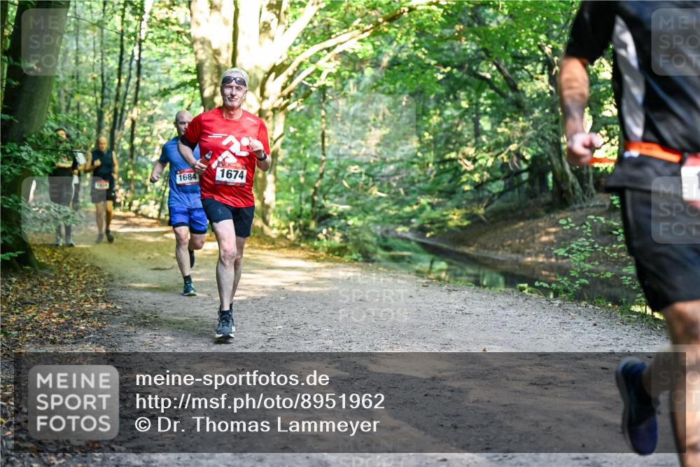 28.09.2025 - 33. Volkslauf durch das schöne Alstertal Dr. Thomas Lammeyer http://msf.ph/oto/8951962 28.09.2025 10:19:48 Laufen 1684, 1674, 2 meine-sportfotos.de