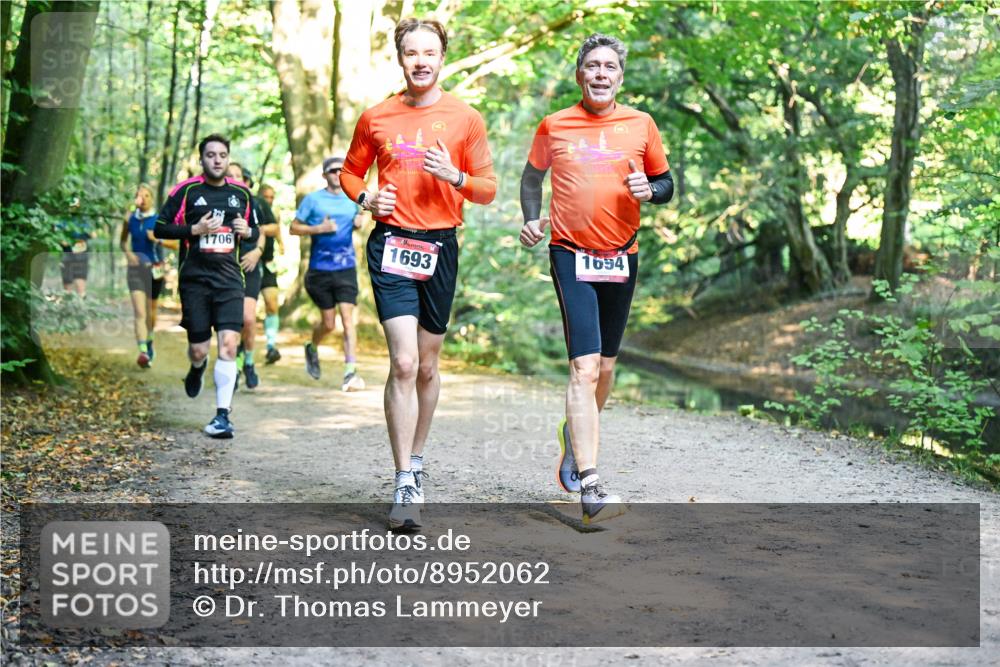 28.09.2025 - 33. Volkslauf durch das schöne Alstertal Dr. Thomas Lammeyer http://msf.ph/oto/8952062 28.09.2025 10:20:04 Laufen 1706, 1693, 1694 meine-sportfotos.de