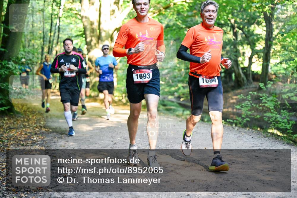 28.09.2025 - 33. Volkslauf durch das schöne Alstertal Dr. Thomas Lammeyer http://msf.ph/oto/8952065 28.09.2025 10:20:05 Laufen 1706, 1693, 1694 meine-sportfotos.de