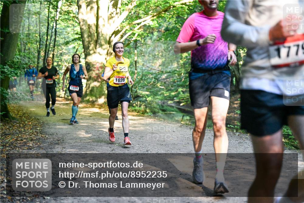 28.09.2025 - 33. Volkslauf durch das schöne Alstertal Dr. Thomas Lammeyer http://msf.ph/oto/8952235 28.09.2025 10:20:47 Laufen 1099, 1035, 1039, 1779 meine-sportfotos.de