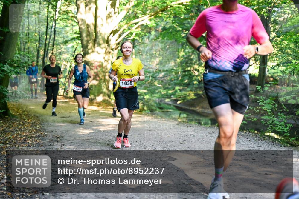 28.09.2025 - 33. Volkslauf durch das schöne Alstertal Dr. Thomas Lammeyer http://msf.ph/oto/8952237 28.09.2025 10:20:48 Laufen 1099, 1035, 1039 meine-sportfotos.de