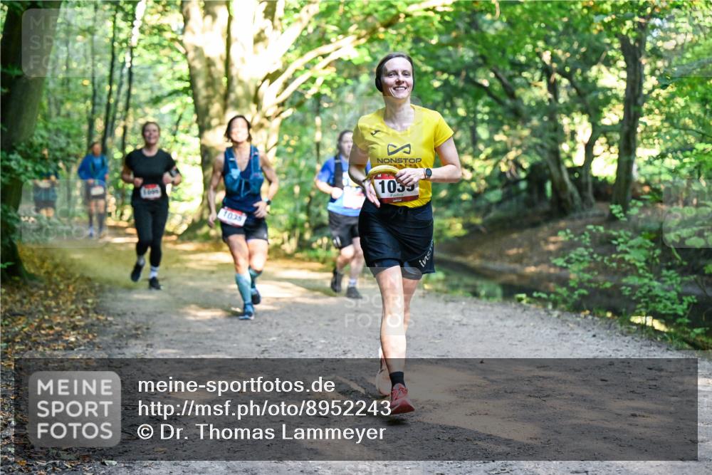 28.09.2025 - 33. Volkslauf durch das schöne Alstertal Dr. Thomas Lammeyer http://msf.ph/oto/8952243 28.09.2025 10:20:49 Laufen 1035, 1033 meine-sportfotos.de