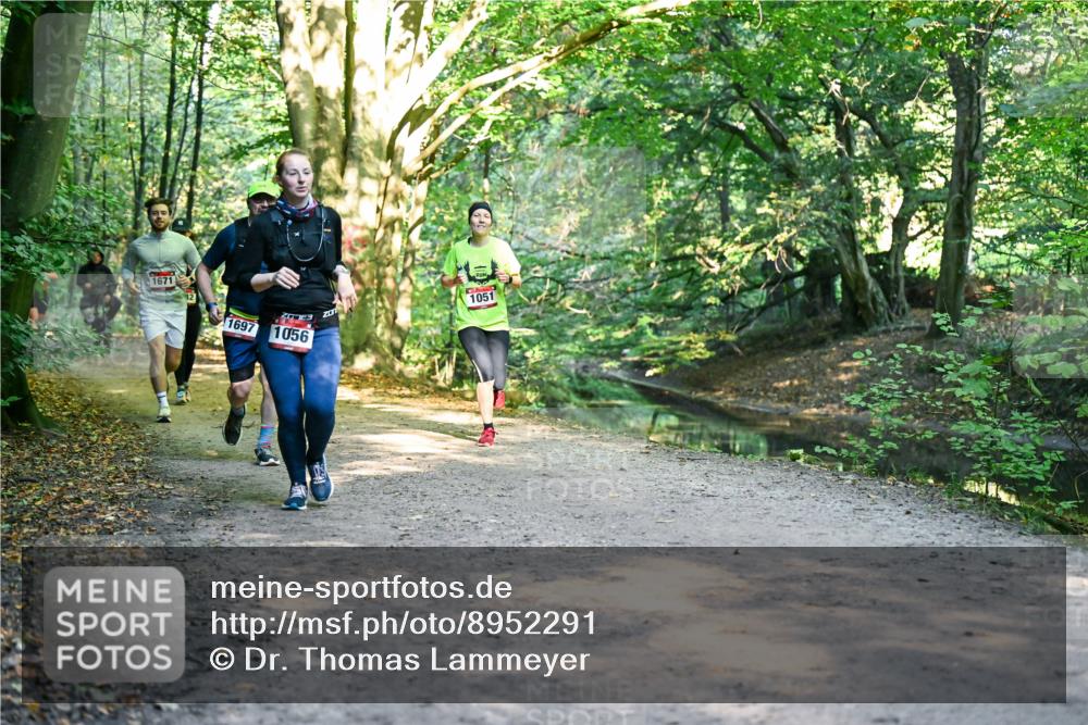 28.09.2025 - 33. Volkslauf durch das schöne Alstertal Dr. Thomas Lammeyer http://msf.ph/oto/8952291 28.09.2025 10:20:58 Laufen 1671, 1697, 1056, 1051 meine-sportfotos.de
