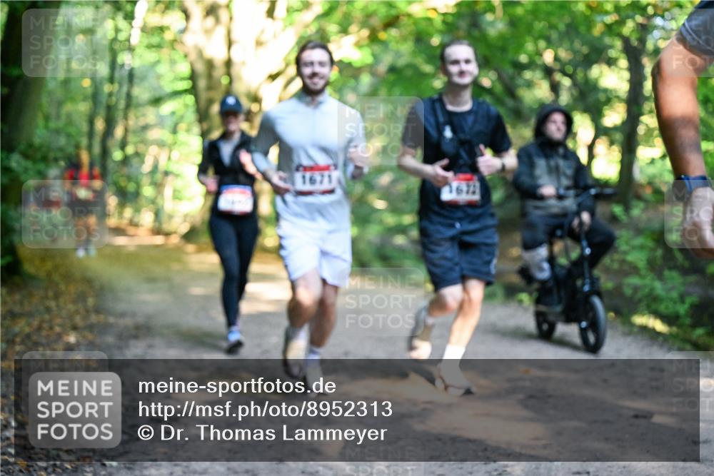 28.09.2025 - 33. Volkslauf durch das schöne Alstertal Dr. Thomas Lammeyer http://msf.ph/oto/8952313 28.09.2025 10:21:01 Laufen 1672 meine-sportfotos.de