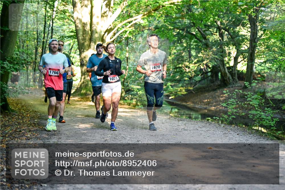 28.09.2025 - 33. Volkslauf durch das schöne Alstertal Dr. Thomas Lammeyer http://msf.ph/oto/8952406 28.09.2025 10:21:20 Laufen 1766, 1069, 1071, 1670 meine-sportfotos.de