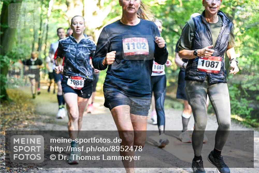 28.09.2025 - 33. Volkslauf durch das schöne Alstertal Dr. Thomas Lammeyer http://msf.ph/oto/8952478 28.09.2025 10:21:38 Laufen 1088, 1102, 1081, 1087 meine-sportfotos.de