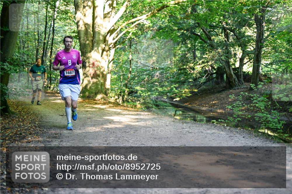 28.09.2025 - 33. Volkslauf durch das schöne Alstertal Dr. Thomas Lammeyer http://msf.ph/oto/8952725 28.09.2025 10:22:42 Laufen 1949, 1687 meine-sportfotos.de
